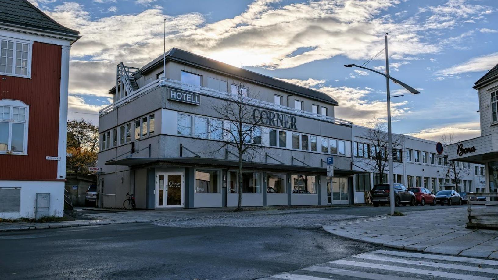 Corner Hotell Бронойсунд Екстериор снимка